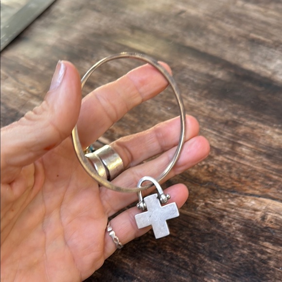 On hold Chunky sterling silver cross bangle bracelet - Picture 1 of 6